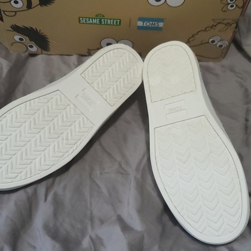 Shoes - Picture 2 of 4